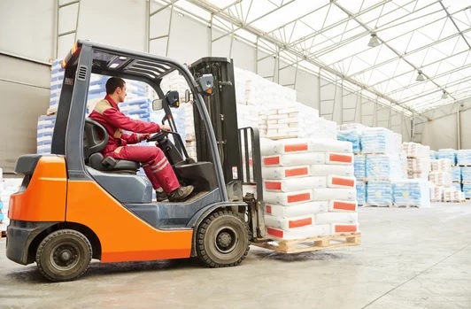 Водитель высотного штабелера